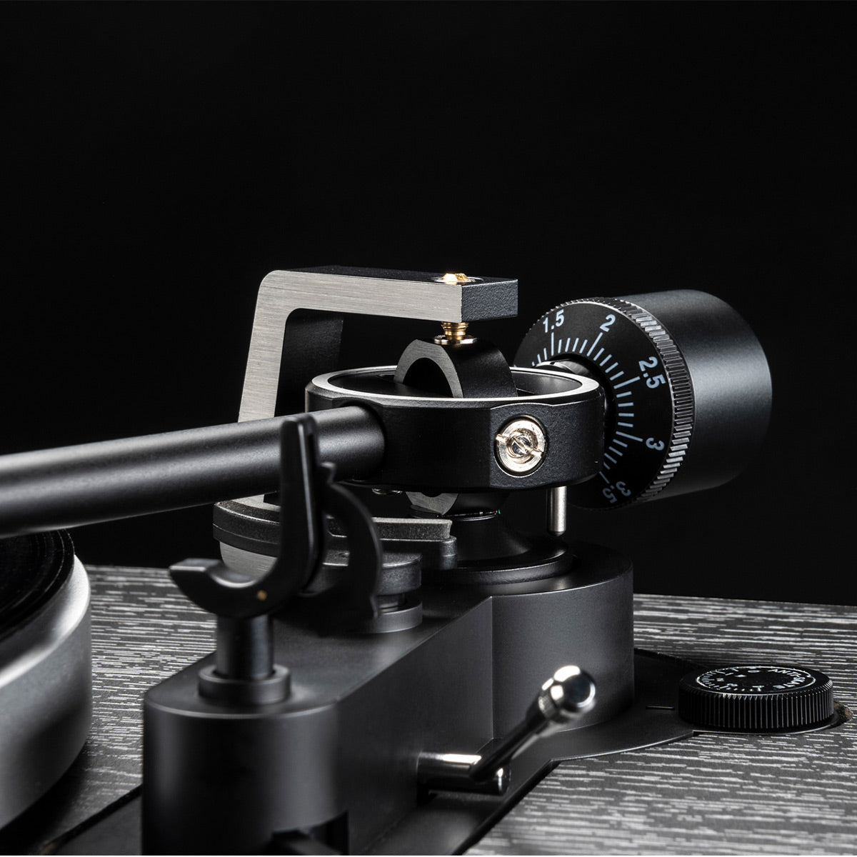 Dual CS 529 Fully Automatic 3-Speed Turntable with Bluetooth (Black Veneer)